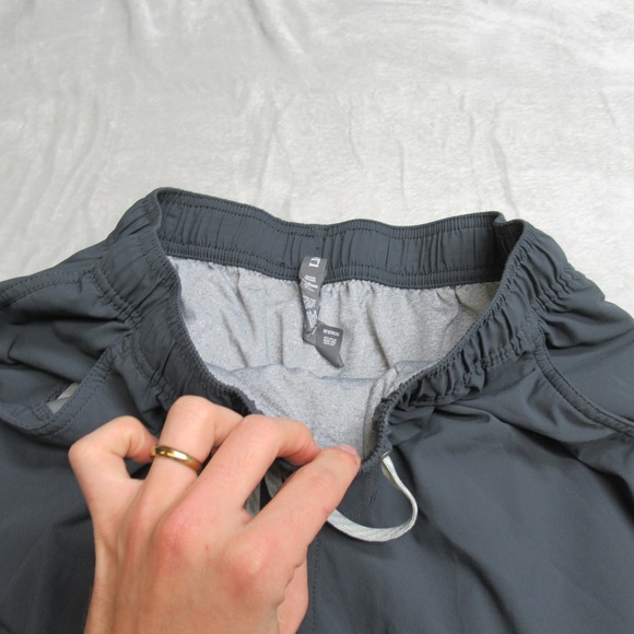 Vuori Shorts Mens Medium Charcoal Grey Elastic Lined Drawstring Lightweight Run - Picture 4 of 11